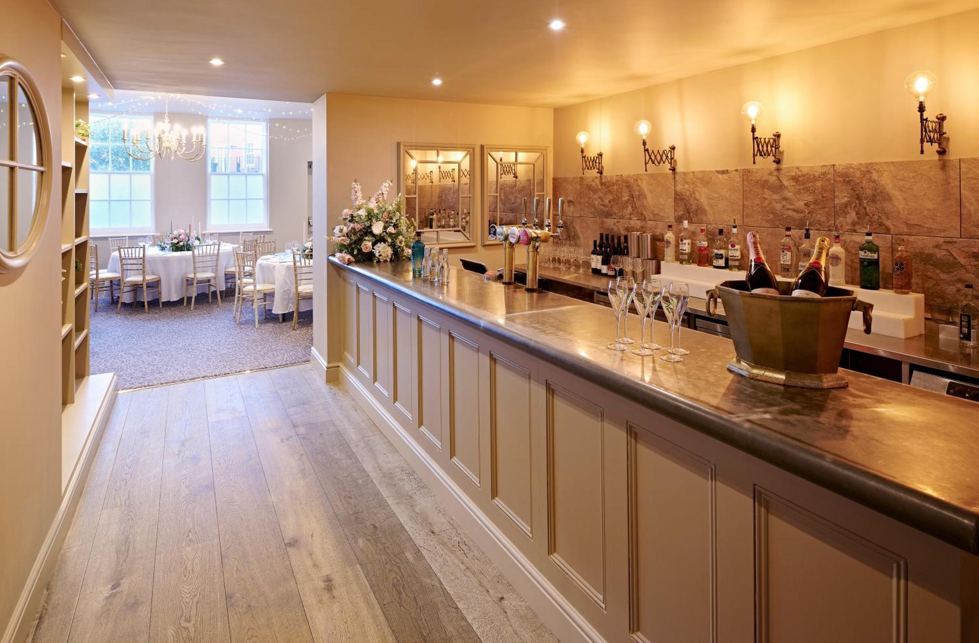 Отель The Kings Arms Христчёрч Экстерьер фото